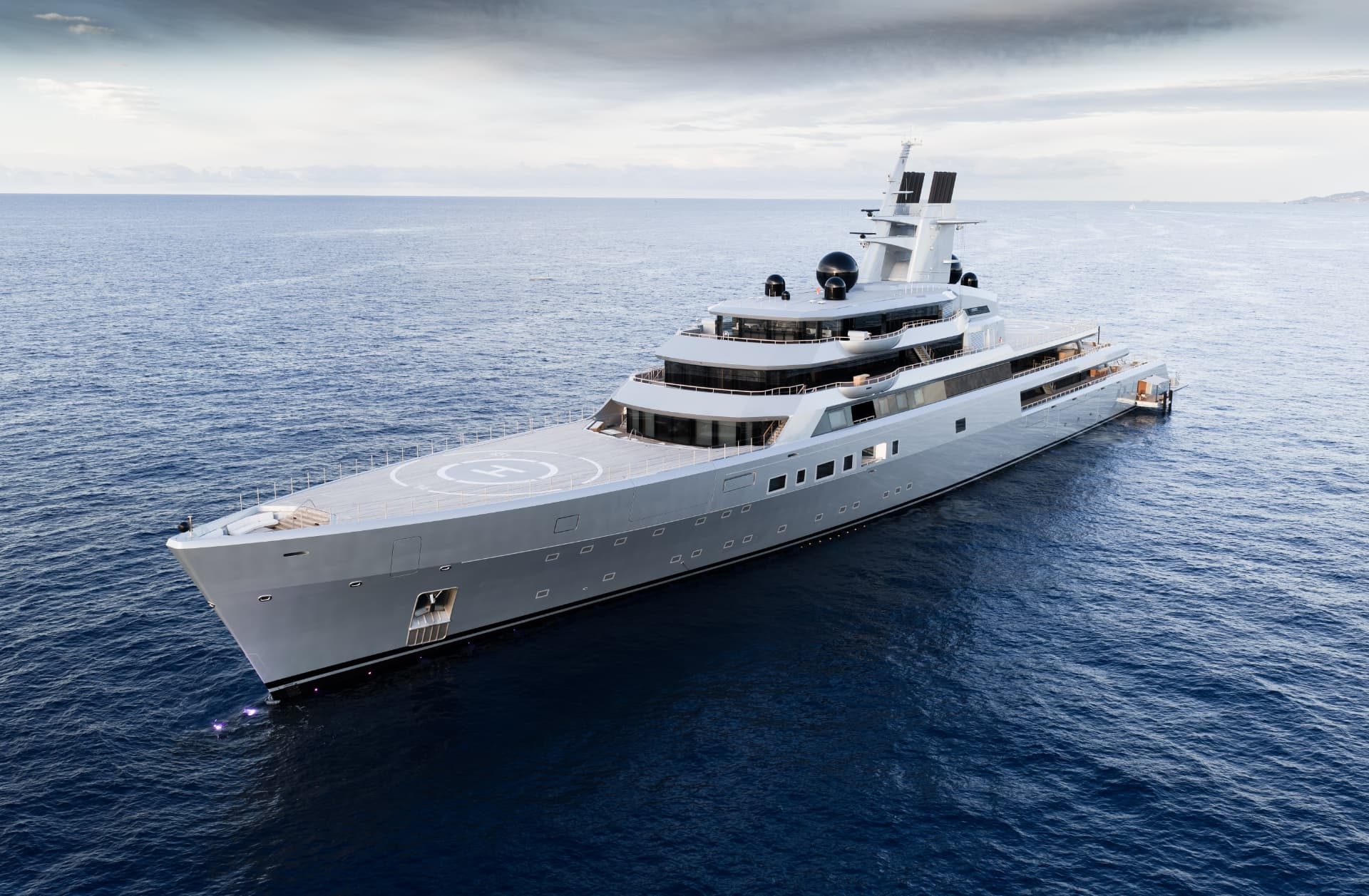 Superyacht Dragonfly fitted with C-Quip equipment